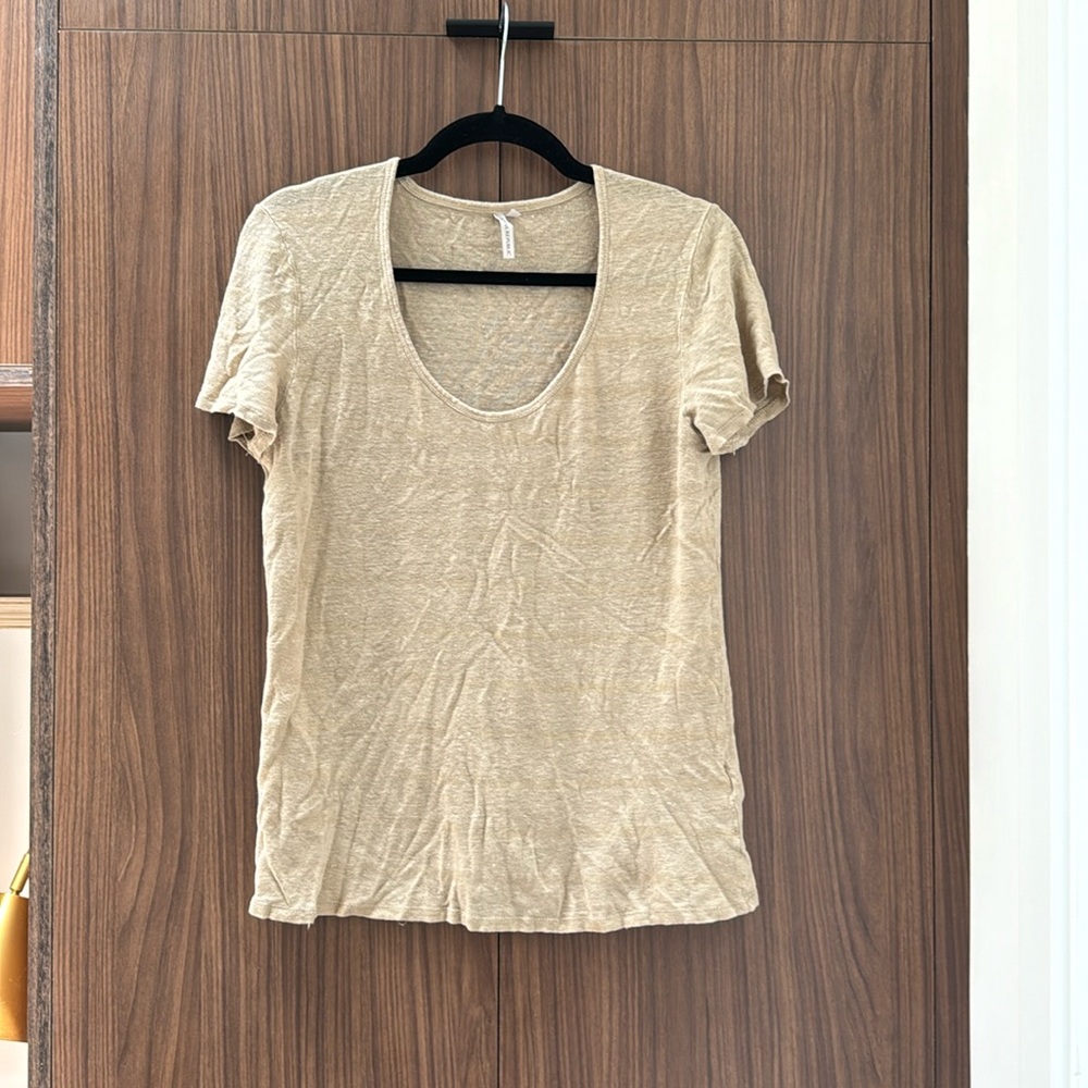 Gold banana republic T-shirt. Size large.
